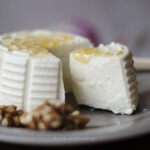 queso casero con frutos secos