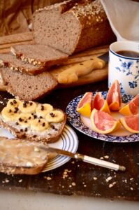 desayuno saludable realfood con pan casero