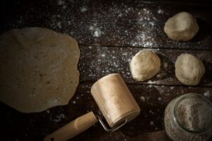 preparando tortitas integrales para fajitas