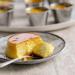 Interior del flan de huevo tradicional