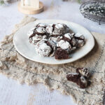 plato de galletas de chocolate
