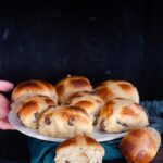 Sirviendo los hot cross buns