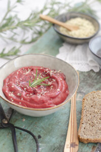 bol de humus de remolacha