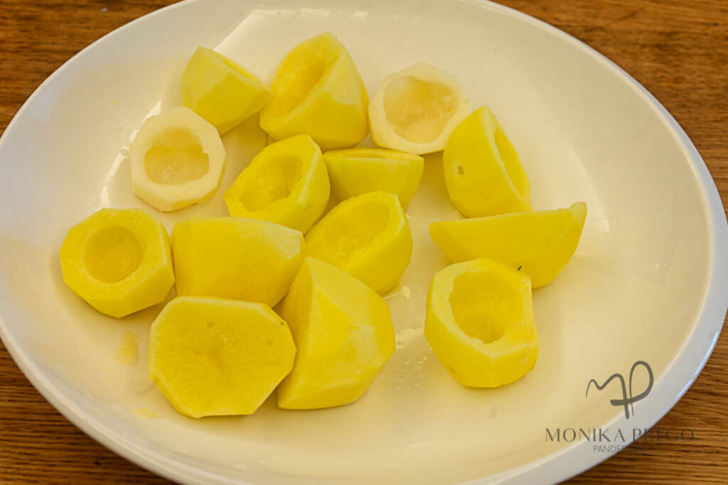 Patatas preparadas para hacer patatas rellenas 