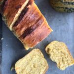 Miga esponjosa del pan de molde con pure de calabaza 