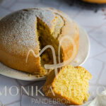 Corte de la tarta de bizcocho del abuelo Emilio