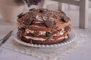 tarta de cumpleaños de chocolate con nata