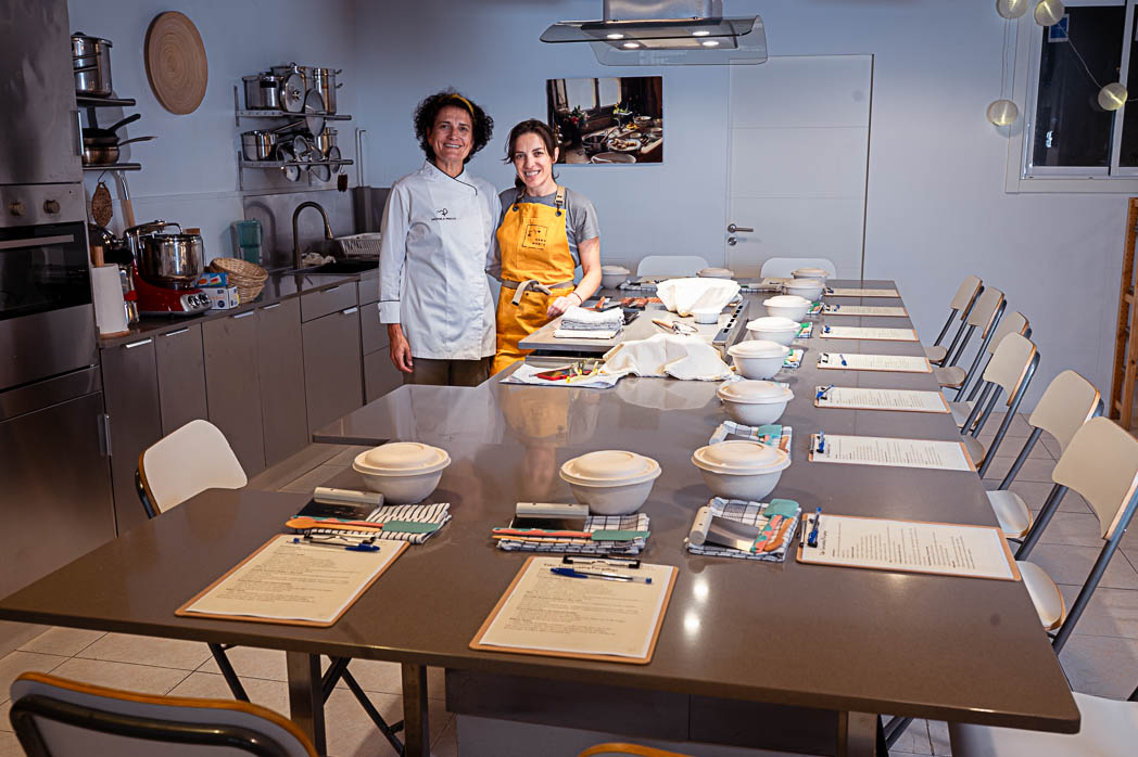 Mónica Prego y Cristina Alonso en el taller de cocina de Sanamente, A Coruña